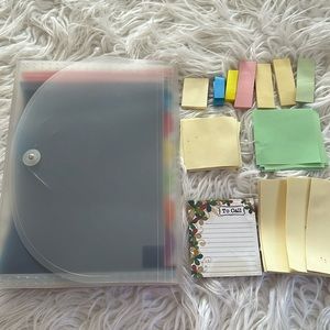 Multi Pocket Folder + Post Its